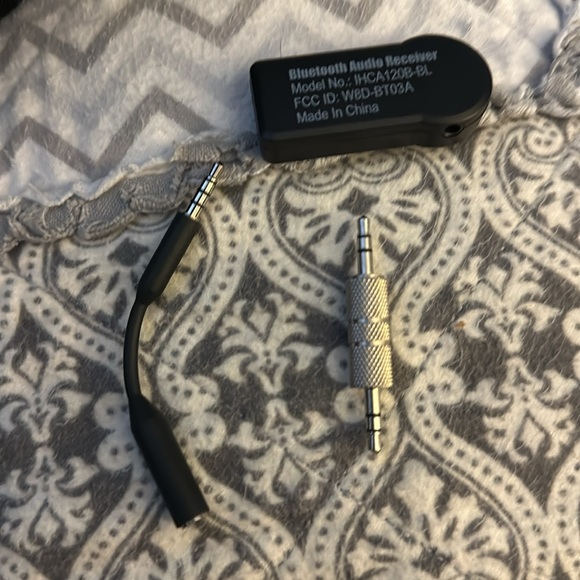 Bluetooth car audio adapter. Lightning to aux adapter. lightning dangle adapter. - Picture 3 of 10